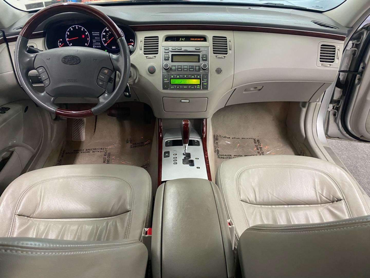 2007 SILVER /Tan Hyundai Azera AWD (KMHFC46F27A) with an 2.4L L4 DOHC 16V engine, 4-Speed Automatic Overdrive transmission, located at 533 S West End Blvd., Quakertown, PA, 18951, (877) 257-4995, 40.343994, -75.303604 - INCLUDED IN THE SALE PRICE OF EVERY VEHICLE: 48 Hour Money Back Guarantee 6 Month - 6,000 Mile Warranty Brand New PA State Inspection & Emission $10 Oil Changes for the Life of the Loan Complete CARFAX - Photo#6